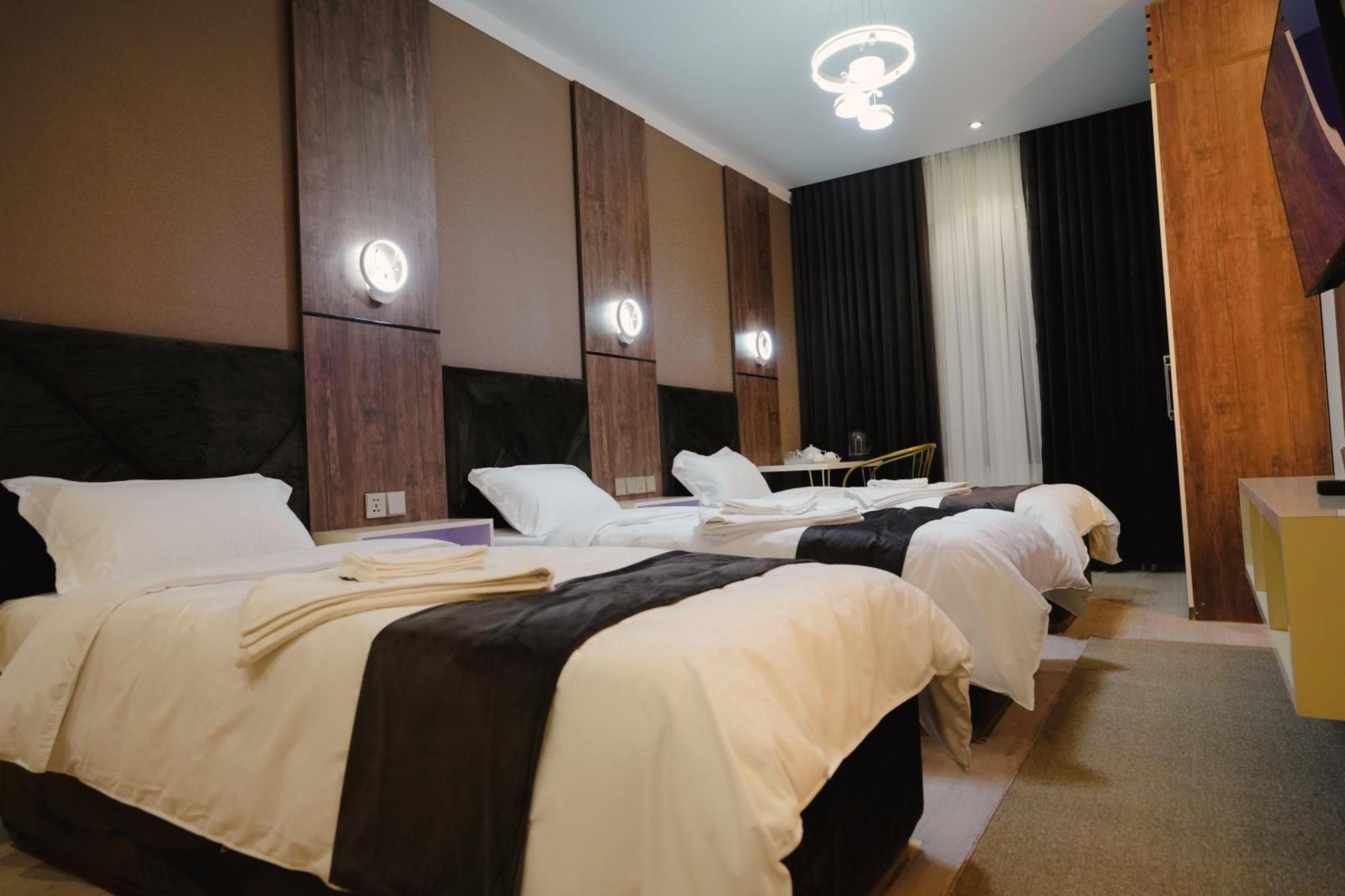 Baland Hotel Dusanbe Kültér fotó