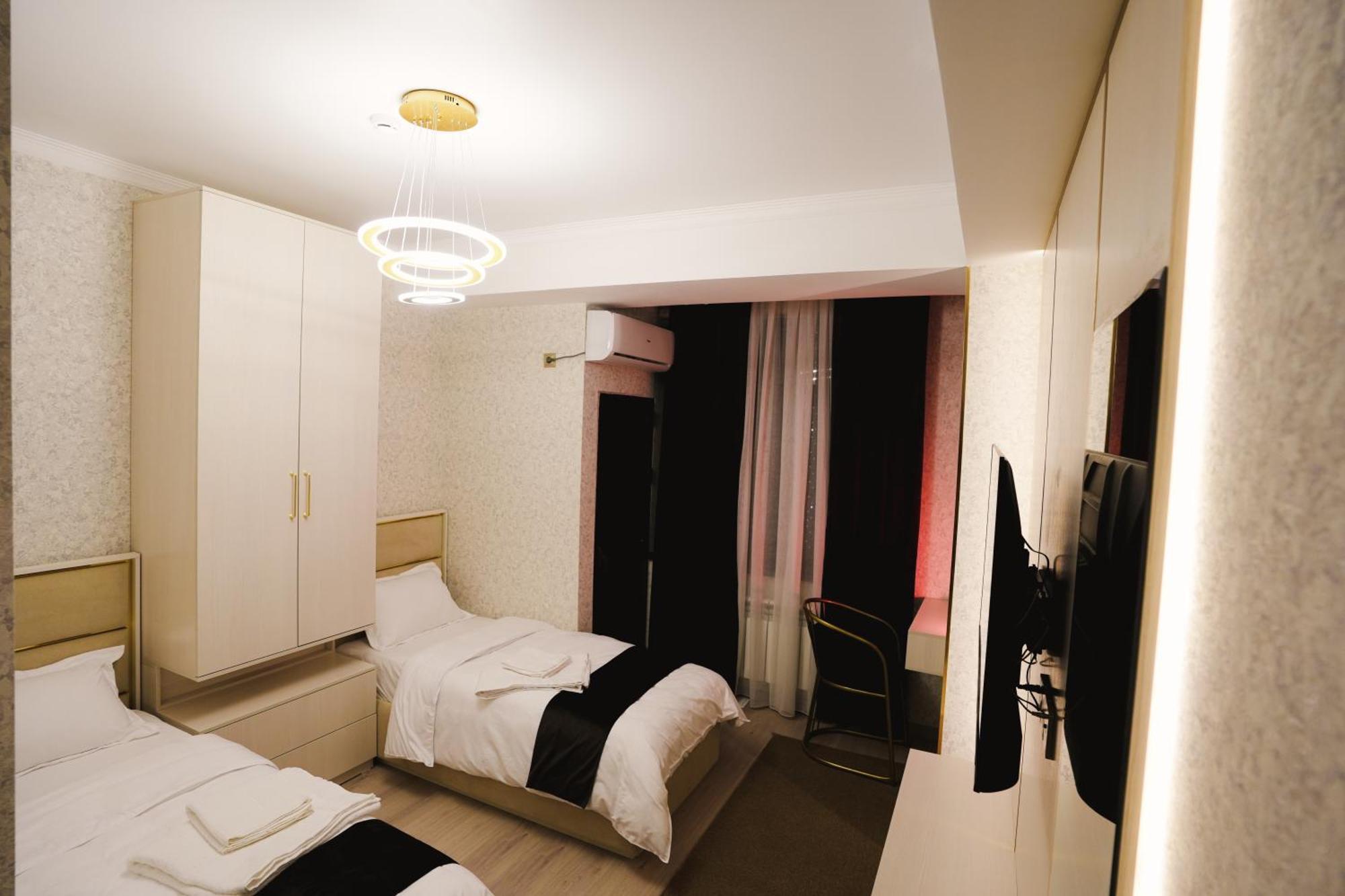 Baland Hotel Dusanbe Kültér fotó